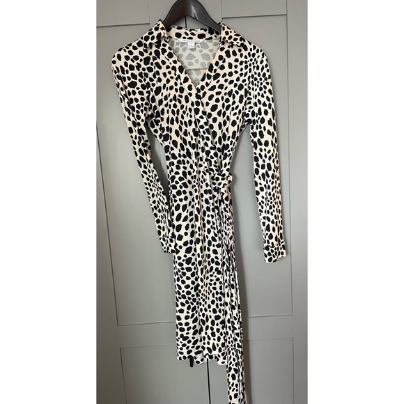 DIANE VON FURSTENBERG New Jeanne Two Wrap Silk Dress - Picture 2 of 7